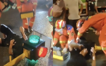 Tai nạn độc lạ: Kẹt đầu vào hộp đèn giao thông