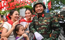 Chan chứa yêu thương các chiến sĩ A80 gặp lại người thân, sao mà cảm động quá!