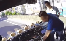 Công an vào cuộc vụ giật chìa khóa xe khách làm hàng chục người phơi nắng gần 1 tiếng