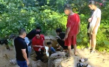 Tài xế taxi cùng du khách đào bới, cứu bé trai bị cát vùi lấp ở Côn Đảo