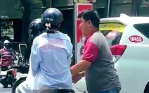 Đưa tài xế xe công nghệ rút chìa khóa xe máy của cô gái ở hồ Con Rùa về trụ sở làm việc