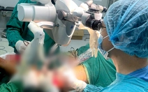 Cầm hung khí đi 'giải quyết mâu thuẫn', người đàn ông bị chém gần đứt lìa chân