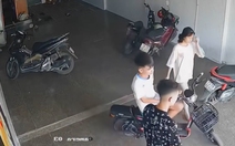 Thấy gái xinh, hai thanh niên liền thể hiện mà chiếc xe không cho phép