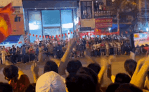 Hàng chục ngàn người thức trắng đêm hòa chung những ca khúc hòa bình mừng đại lễ