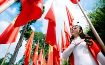 Người dân TP.HCM hòa mình trong không khí 'Tết độc lập'