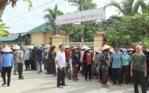 Phụ huynh phản đối sáp nhập trường, hàng trăm học sinh chưa thể tới lớp