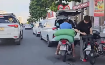 Từ phản ánh của người dân, cảnh sát giao thông phạt nhiều ô tô đậu sai quy định ở Đà Nẵng