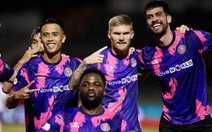 Những lần chuyển 'hộ khẩu' kỳ lạ của bóng đá Việt