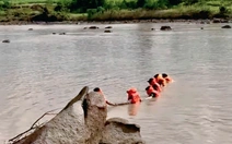 Tắm sông, 2 trẻ tiểu học chết đuối