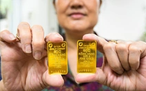 Giá vàng miếng SJC vượt 132 triệu đồng/lượng, chênh lệch giá vàng trong nước - thế giới giảm mạnh