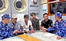 Cảnh sát biển cứu 4 người gặp nạn trên vùng biển Phú Quốc trong đêm mưa gió