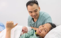 H’Hen Niê làm cộng đồng mạng xúc động với bộ ảnh sinh con truyền cảm hứng