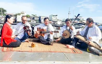 Cần Thơ 'truyền nghề' đờn ca tài tử cho khách du lịch