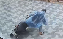 Thanh niên 'drift cháy lốp' giữa sân vì nền gạch trơn