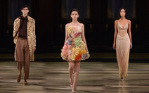Nhà thiết kế Trần Hùng trình làng bộ sưu tập thứ 14 tại London Fashion Week