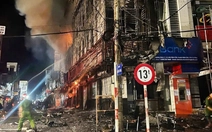 Cháy 2 tiệm tạp hóa và chi nhánh ngân hàng ở chợ Năm Căn, Cà Mau