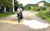 Dân Nam Nha Trang 'kêu trời' vì con đường chằng chịt ổ gà, ổ voi
