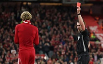 Ekitike bị HLV Arne Slot của Liverpool mắng vì thẻ đỏ ‘vô duyên’