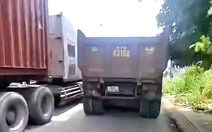 Người dân quay clip xe ben chạy vào làn xe máy, tài xế bị lập biên bản