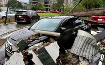 Bão Bualoi: Tường sập, cây đổ, lở đường và mưa ngập