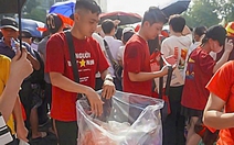 Càng đông vui, càng văn minh được không?