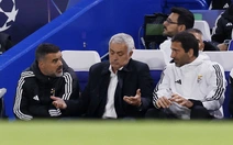 Mourinho thua trận, lãnh thẻ vàng trong ngày tái xuất Champions League