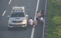 Dừng xe giữa cao tốc để thay lốp, tài xế bị phạt 13 triệu đồng