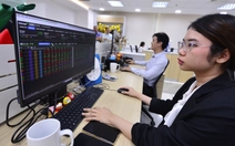 Chứng khoán bất ngờ 'rơi' sâu sau khi vượt mốc lịch sử 1.700