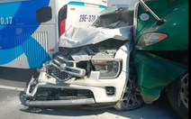 Xe con bị 'vò nát' sau vụ tông liên hoàn giữa 5 ô tô trên cao tốc, 2 người bị thương