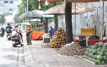 Giết mổ gà xong đổ nước ra vỉa hè, tràn xuống đường mua bán: Cơ quan chức năng nói gì?
