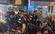 Lan truyền clip nhóm nam thanh niên 10 người đánh tới tấp đôi nam nữ ở phường Tân Sơn