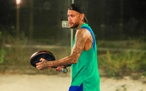 Neymar tuyên bố không đá trên sân cỏ nhân tạo nhưng lại chơi padel