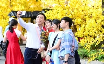 Tết này về hay ở: Áp lực tài chính, tâm lý níu chân