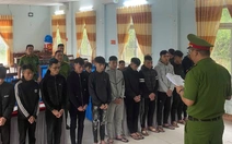 Kéo nhau đi trả thù giữa đêm, 21 thanh niên đuổi chém nhầm người