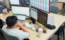 Chứng khoán đứt chuỗi tăng, VN-Index rơi khỏi mốc 1.900 điểm