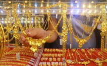 Vì sao giá vàng và giá bạc tăng không ngừng?