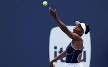 Venus Williams tạo ra trận đấu 'già' nhất lịch sử quần vợt nữ