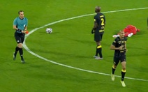 Cựu tiền vệ Liverpool Fabio bỏ chạy để ‘trốn’ thẻ đỏ