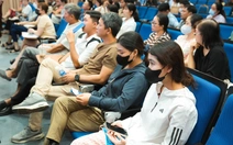 Bị kênh online bủa vây, tiểu thương chợ truyền thống hợp sức để tồn tại và phát triển