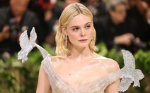 Elle Fanning: Ngôi sao Hollywood cổ điển lạc vào thế kỷ 21