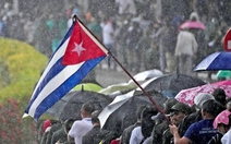 Người dân Cuba đội mưa tiễn biệt 32 binh sĩ tử trận trong chiến dịch Mỹ bắt giữ ông Maduro