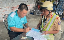 Cảnh sát giao thông test ma túy, nồng độ cồn với tài xế Bến xe Miền Tây
