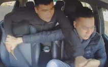 Xác minh clip hành khách tấn công tài xế khi xe đang chạy