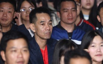 Bố Hiểu Minh lo lắng khi anh chấn thương phải rời sân