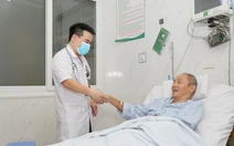 Cứu sống người đàn ông bất ngờ hôn mê sâu khi đang chơi tennis