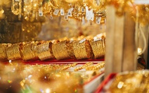 Giá vàng miếng SJC vượt 170 triệu đồng/lượng, giá bạc chững lại