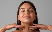 Chăm sóc vùng cổ cách nào để giảm đau, bớt stress?
