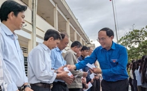 Tuổi Trẻ mang 'Tết sẻ chia' đến học sinh vùng lũ Phú Yên cũ