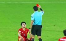 HLV Kim Sang Sik ‘nói đỡ’ cho tình huống thẻ đỏ của Đình Bắc