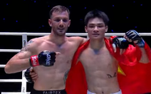 Thành Thoan hạ võ sĩ người Ý ở ngày ra mắt ONE Friday Fight